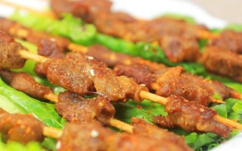 生羊肉怎么在家烤羊肉串,在家自己烤羊肉串怎么烤好吃