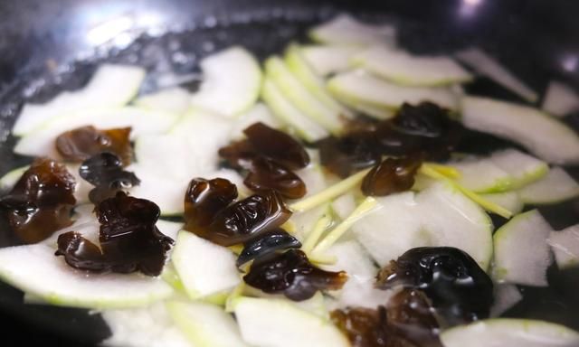 别光顾着吃饭，三伏天得来一道汤，开胃清暑，成本不到10块钱