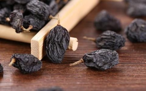 枸杞是干吃好还是泡水效果更好(枸杞是干吃好还是泡水喝好)