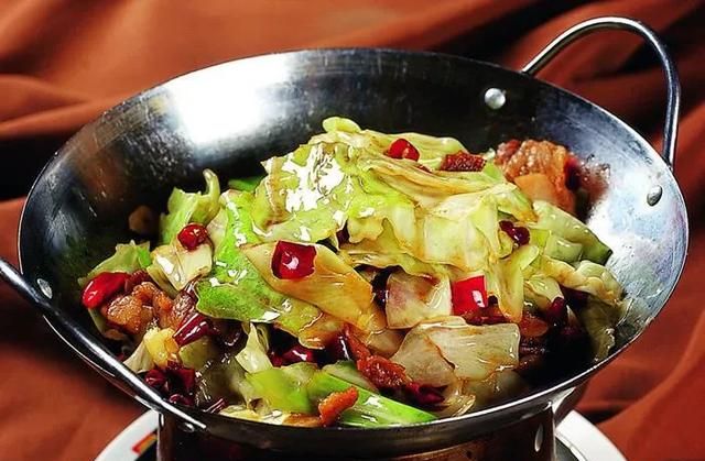 干锅手撕包菜怎么做脆嫩好吃,干锅手撕包菜的做法大全图解图1