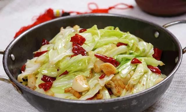 干锅手撕包菜怎么做脆嫩好吃,干锅手撕包菜的做法大全图解图2