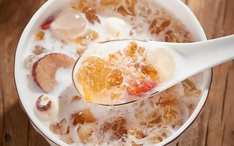 养颜美容的牛奶炖桃胶