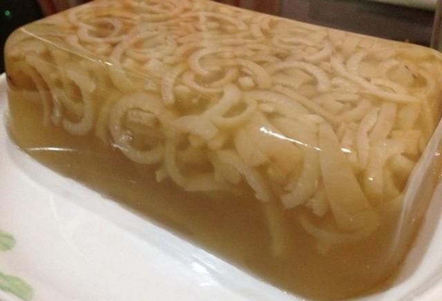 冻肉的做法,肉皮冻怎么做不要食材添加剂的那种传统冻肉的做法图6