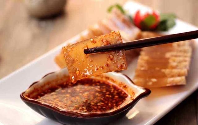 冻肉的做法,肉皮冻怎么做不要食材添加剂的那种传统冻肉的做法图8
