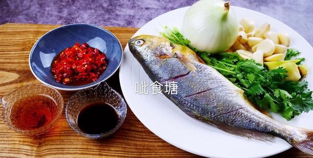 天热没胃口 黄花鱼我家隔三差五做一次 做法简单 鲜香美味又开胃