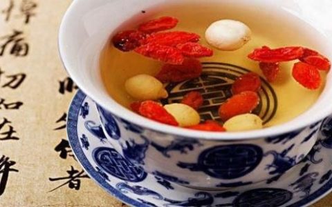 生姜和枸杞泡水喝有什么好处,生姜和大枣枸杞泡水喝的功效