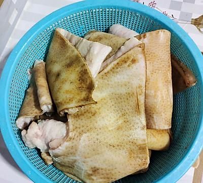 早晨来一碗水晶肉皮冻，大人小孩都爱吃