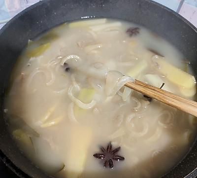 早晨来一碗水晶肉皮冻，大人小孩都爱吃