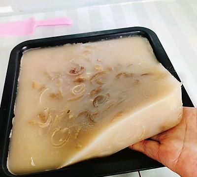 早晨来一碗水晶肉皮冻，大人小孩都爱吃