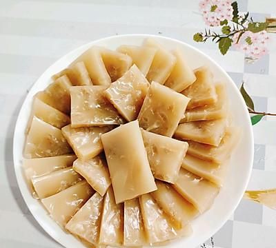 早晨来一碗水晶肉皮冻，大人小孩都爱吃