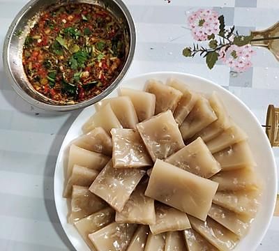 早晨来一碗水晶肉皮冻，大人小孩都爱吃