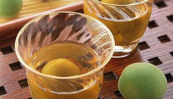 青梅泡酒胜万药 夏季常喝 清凉解暑 还不便秘！