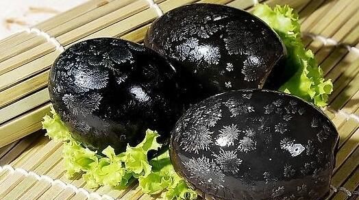 松花蛋蛋黄发黑是正常的吗 松花蛋的选购技巧