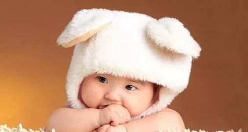 有时婴幼儿喜欢吸吮手指可以不予干预,这对稳定婴幼儿图2