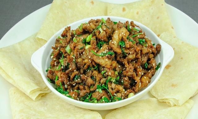 孜然羊肉这样做比饭店的好吃，羊肉细嫩不腥膻，全程干货请收藏