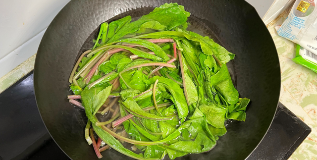 水萝卜很多人只吃根茎，其实“叶子”才是宝，现在正当季，别错过